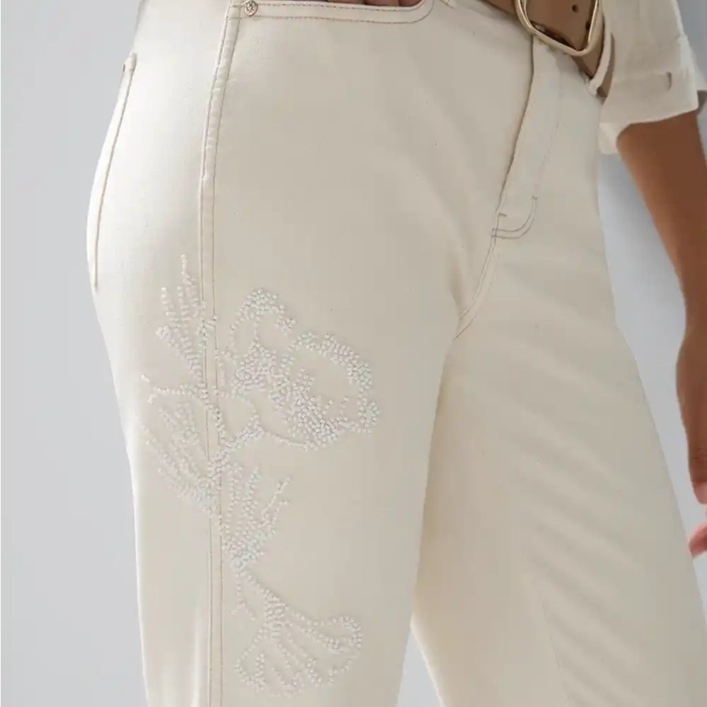 WHBM High Rise Straight Jeans‎ Cream color with Tonal White Floral Beading sz 8L - Picture 2 of 14